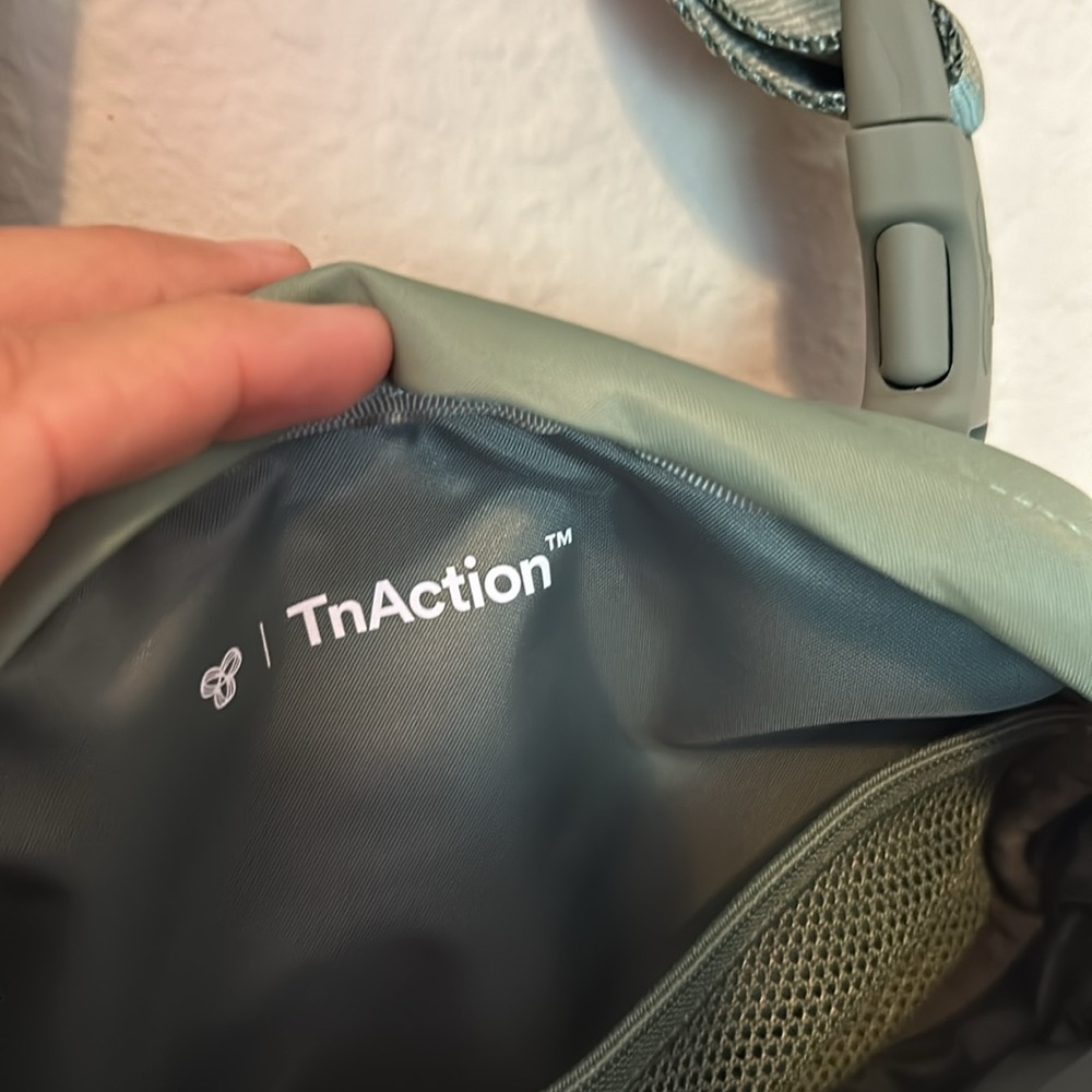 Aritzia TnAction On-The-Way Belt Bag - Picture 3 of 4